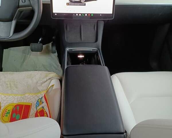 Белый Тесла Model Y, объемом двигателя 0 л и пробегом 52 тыс. км за 29000 $, фото 25 на Automoto.ua