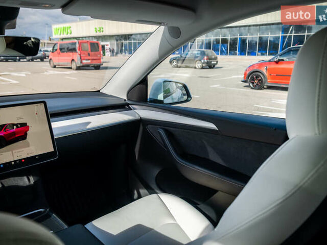 Белый Тесла Model Y, объемом двигателя 0 л и пробегом 51 тыс. км за 29500 $, фото 10 на Automoto.ua