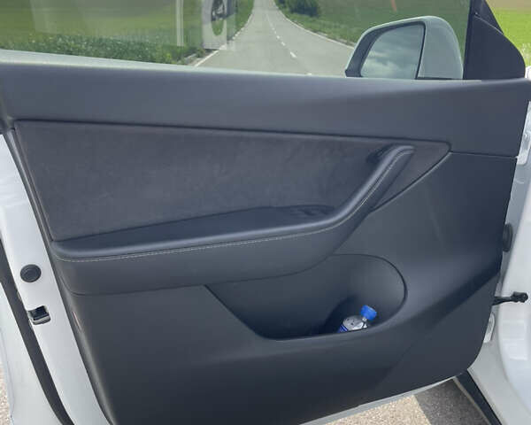 Белый Тесла Model Y, объемом двигателя 0 л и пробегом 76 тыс. км за 24900 $, фото 20 на Automoto.ua