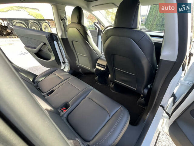 Білий Тесла Model Y, об'ємом двигуна 0 л та пробігом 12 тис. км за 24750 $, фото 46 на Automoto.ua