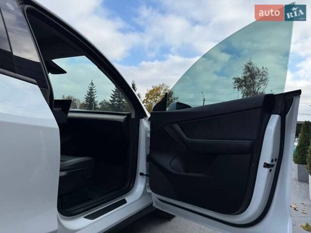Тесла Model Y 2022 в Ровно на Automoto.ua Белый Тесла Model Y, объемом двигателя 0 л и пробегом 83 тыс. км за 22500 $, фото 54 на Automoto.ua
