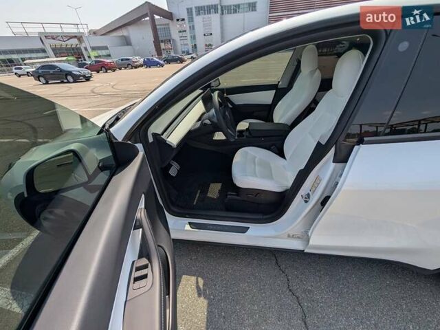 Белый Тесла Model Y, объемом двигателя 0 л и пробегом 39 тыс. км за 29500 $, фото 10 на Automoto.ua