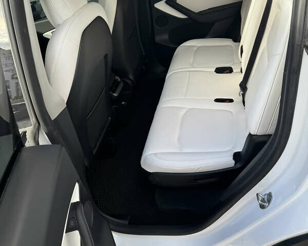 Белый Тесла Model Y, объемом двигателя 0 л и пробегом 95 тыс. км за 25500 $, фото 4 на Automoto.ua