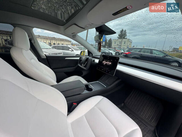 Білий Тесла Model Y, об'ємом двигуна 0 л та пробігом 62 тис. км за 27400 $, фото 16 на Automoto.ua