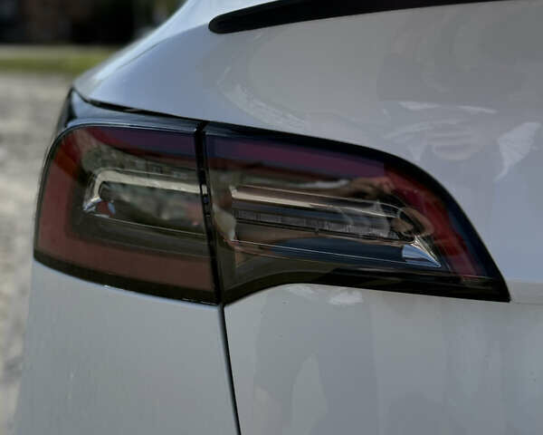 Білий Тесла Model Y, об'ємом двигуна 0 л та пробігом 57 тис. км за 27000 $, фото 20 на Automoto.ua