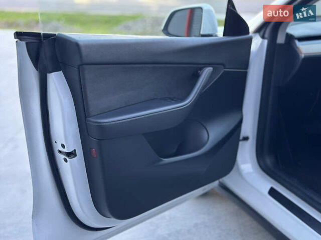 Белый Тесла Model Y, объемом двигателя 0 л и пробегом 55 тыс. км за 23900 $, фото 8 на Automoto.ua