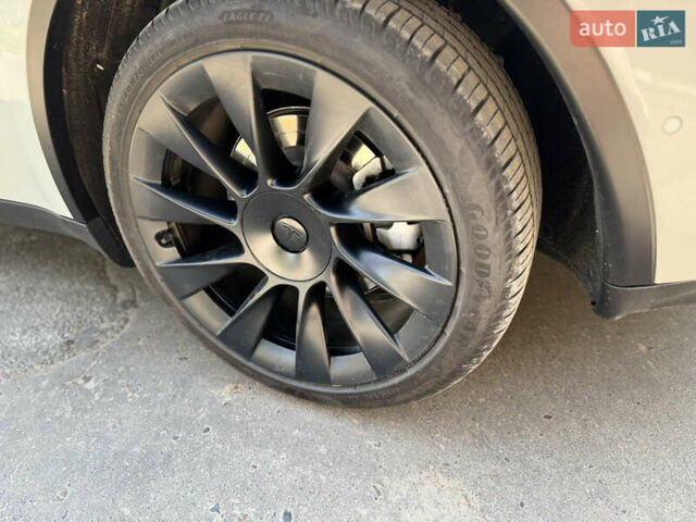 Белый Тесла Model Y, объемом двигателя 0 л и пробегом 67 тыс. км за 23999 $, фото 42 на Automoto.ua