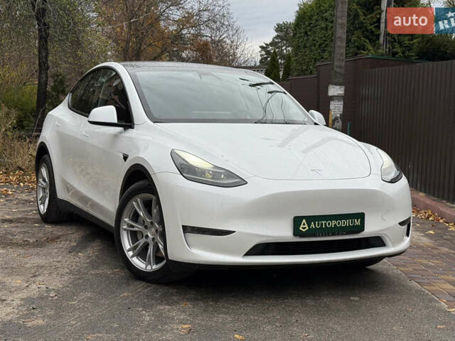 Белый Тесла Model Y, объемом двигателя 0 л и пробегом 53 тыс. км за 36700 $, фото 1 на Automoto.ua