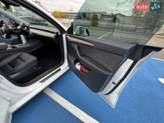 Белый Тесла Model Y, объемом двигателя 0 л и пробегом 68 тыс. км за 35000 $, фото 20 на Automoto.ua