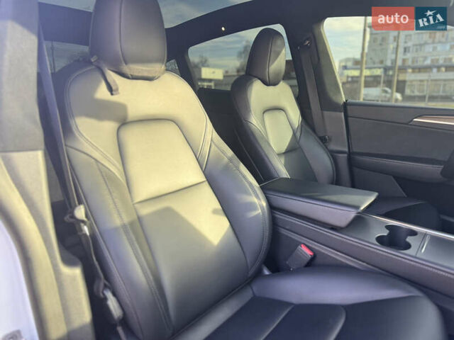 Білий Тесла Model Y, об'ємом двигуна 0 л та пробігом 53 тис. км за 28000 $, фото 20 на Automoto.ua