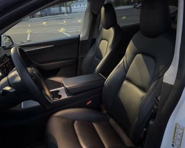 Тесла Model Y 2022 в Киеве на Automoto.ua Белый Тесла Model Y, объемом двигателя 0 л и пробегом 65 тыс. км за 28000 $, фото 12 на Automoto.ua