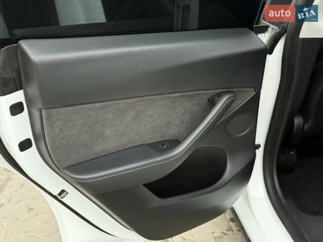 Белый Тесла Model Y, объемом двигателя 0 л и пробегом 59 тыс. км за 28950 $, фото 16 на Automoto.ua