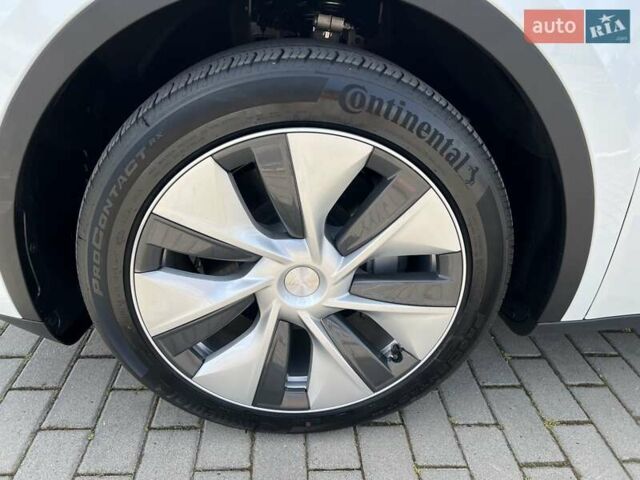 Белый Тесла Model Y, объемом двигателя 0 л и пробегом 17 тыс. км за 24777 $, фото 9 на Automoto.ua