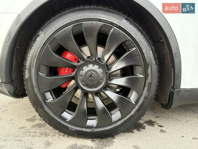 Білий Тесла Model Y, об'ємом двигуна 0 л та пробігом 65 тис. км за 29500 $, фото 11 на Automoto.ua