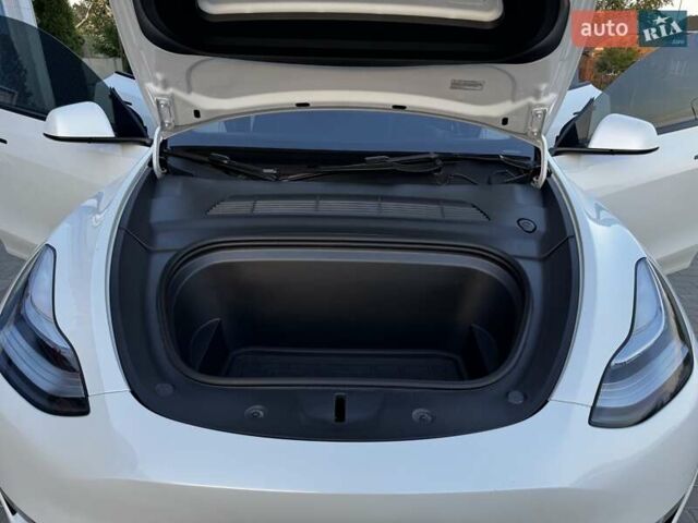 Белый Тесла Model Y, объемом двигателя 0 л и пробегом 59 тыс. км за 28800 $, фото 67 на Automoto.ua