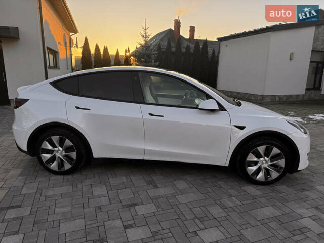 Белый Тесла Model Y, объемом двигателя 0 л и пробегом 51 тыс. км за 28500 $, фото 4 на Automoto.ua