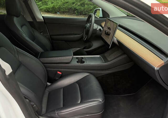 Білий Тесла Model Y, об'ємом двигуна 0 л та пробігом 80 тис. км за 33000 $, фото 6 на Automoto.ua