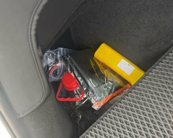 Белый Тесла Model Y, объемом двигателя 0 л и пробегом 38 тыс. км за 28000 $, фото 25 на Automoto.ua