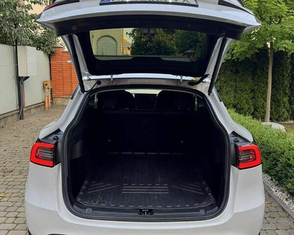 Белый Тесла Model Y, объемом двигателя 0 л и пробегом 97 тыс. км за 26500 $, фото 4 на Automoto.ua