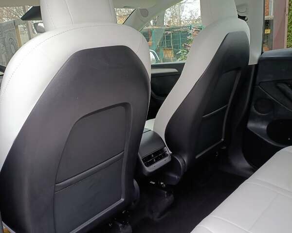 Белый Тесла Model Y, объемом двигателя 0 л и пробегом 52 тыс. км за 29000 $, фото 28 на Automoto.ua