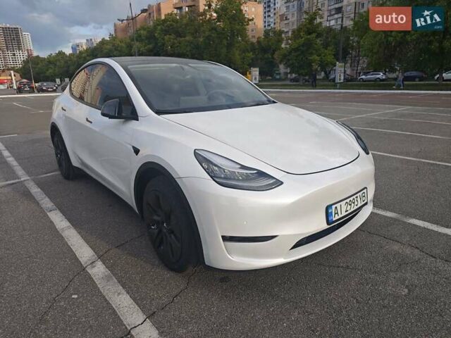 Белый Тесла Model Y, объемом двигателя 0 л и пробегом 38 тыс. км за 28000 $, фото 3 на Automoto.ua