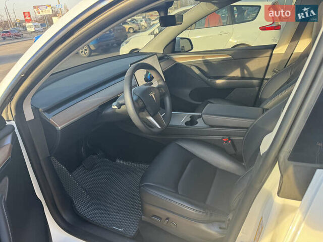 Белый Тесла Model Y, объемом двигателя 0 л и пробегом 48 тыс. км за 30500 $, фото 7 на Automoto.ua