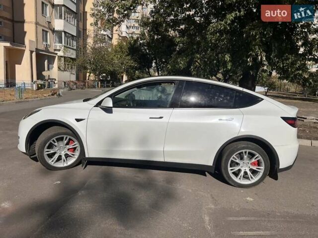 Белый Тесла Model Y, объемом двигателя 0 л и пробегом 55 тыс. км за 28000 $, фото 3 на Automoto.ua