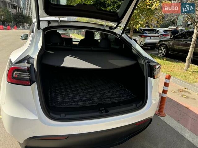 Белый Тесла Model Y, объемом двигателя 0 л и пробегом 5 тыс. км за 45600 $, фото 3 на Automoto.ua