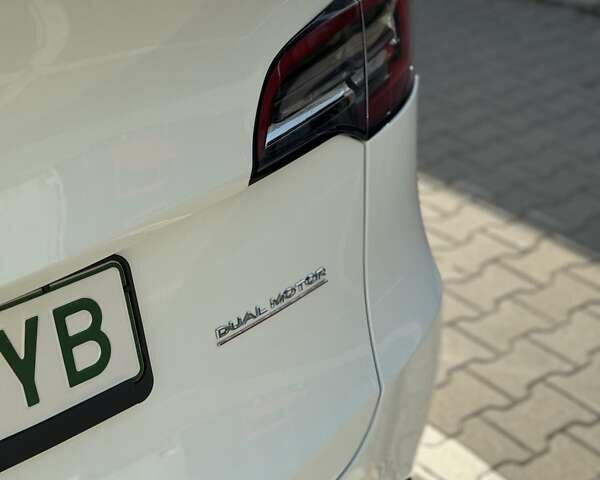 Белый Тесла Model Y, объемом двигателя 0 л и пробегом 49 тыс. км за 28000 $, фото 17 на Automoto.ua