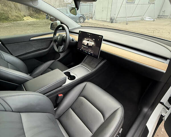 Белый Тесла Model Y, объемом двигателя 0 л и пробегом 16 тыс. км за 26500 $, фото 43 на Automoto.ua