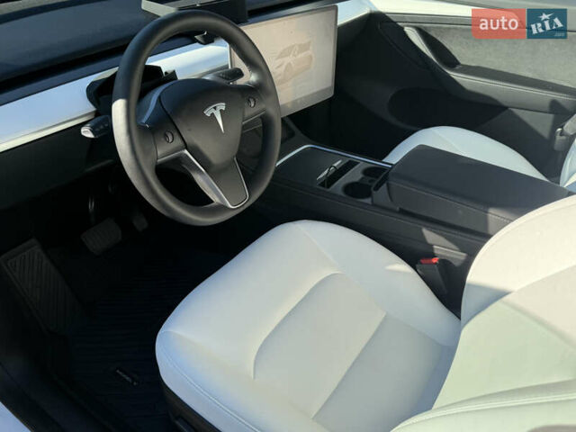 Білий Тесла Model Y, об'ємом двигуна 0 л та пробігом 45 тис. км за 27500 $, фото 8 на Automoto.ua