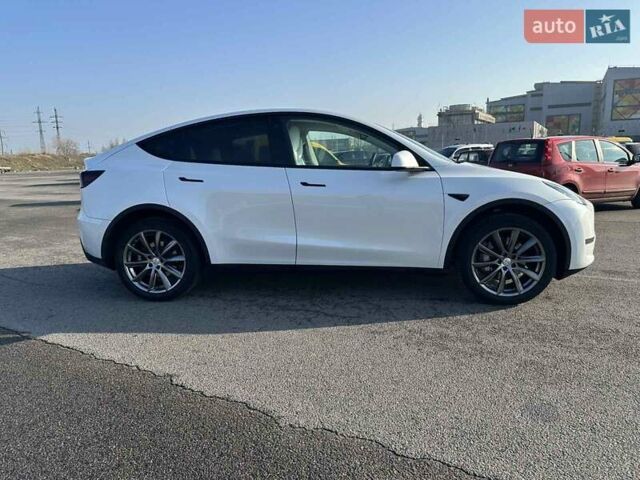 Білий Тесла Model Y, об'ємом двигуна 0 л та пробігом 61 тис. км за 22300 $, фото 4 на Automoto.ua