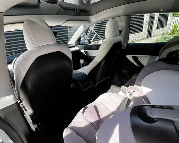 Белый Тесла Model Y, объемом двигателя 0 л и пробегом 59 тыс. км за 26999 $, фото 21 на Automoto.ua
