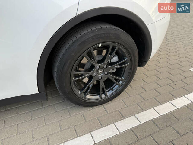 Белый Тесла Model Y, объемом двигателя 0 л и пробегом 81 тыс. км за 25900 $, фото 39 на Automoto.ua