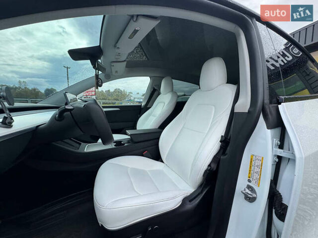 Білий Тесла Model Y, об'ємом двигуна 0 л та пробігом 62 тис. км за 27400 $, фото 37 на Automoto.ua
