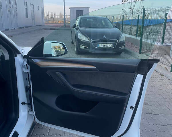 Білий Тесла Model Y, об'ємом двигуна 0 л та пробігом 60 тис. км за 24900 $, фото 22 на Automoto.ua
