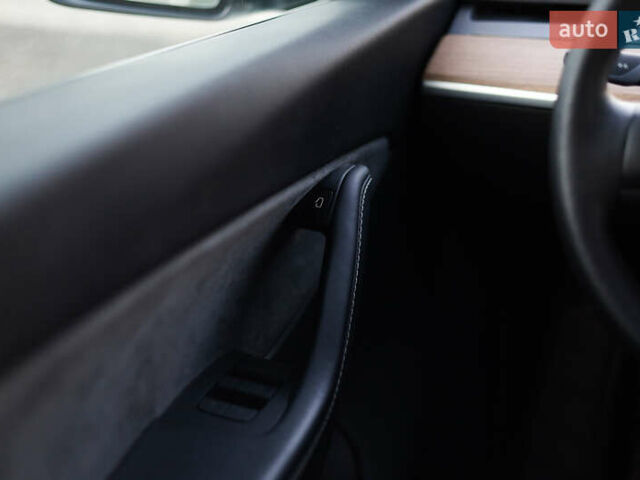 Белый Тесла Model Y, объемом двигателя 0 л и пробегом 45 тыс. км за 28900 $, фото 20 на Automoto.ua