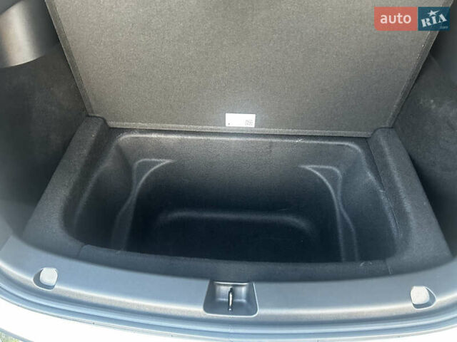 Тесла Model Y 2022 в Тернополе на Automoto.ua Белый Тесла Model Y, объемом двигателя 0 л и пробегом 52 тыс. км за 27300 $, фото 18 на Automoto.ua