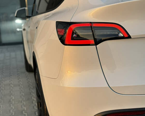 Белый Тесла Model Y, объемом двигателя 0 л и пробегом 74 тыс. км за 24800 $, фото 10 на Automoto.ua