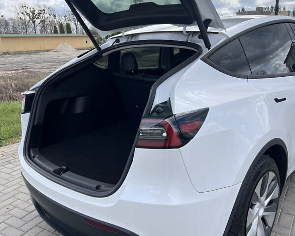 Тесла Model Y 2022 у Сокале на Automoto.ua Білий Тесла Model Y, об'ємом двигуна 0 л та пробігом 75 тис. км за 27500 $, фото 16 на Automoto.ua