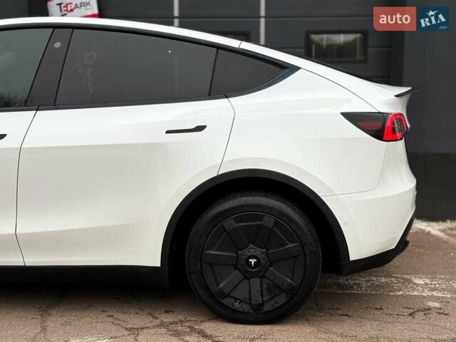 Білий Тесла Model Y, об'ємом двигуна 0 л та пробігом 60 тис. км за 28500 $, фото 6 на Automoto.ua