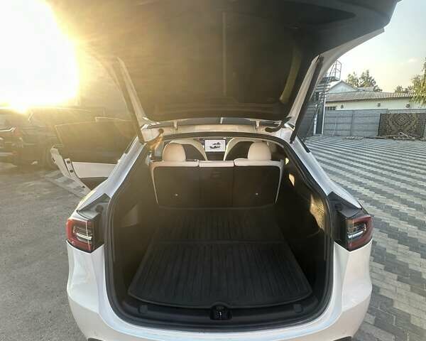 Тесла Model Y 2022 у Києві на Automoto.ua Білий Тесла Model Y, об'ємом двигуна 0 л та пробігом 25 тис. км за 35500 $, фото 11 на Automoto.ua
