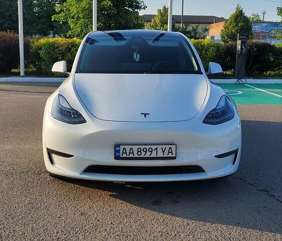 Белый Тесла Model Y, объемом двигателя 0 л и пробегом 19 тыс. км за 29999 $, фото 1 на Automoto.ua