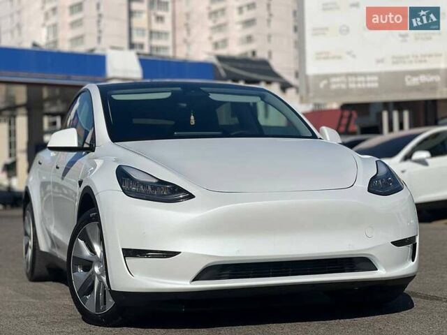 Белый Тесла Model Y, объемом двигателя 0 л и пробегом 31 тыс. км за 24999 $, фото 3 на Automoto.ua