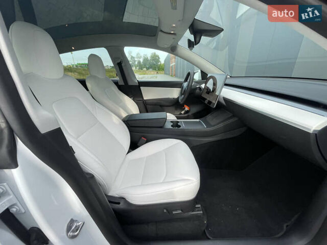 Белый Тесла Model Y, объемом двигателя 0 л и пробегом 38 тыс. км за 31000 $, фото 26 на Automoto.ua