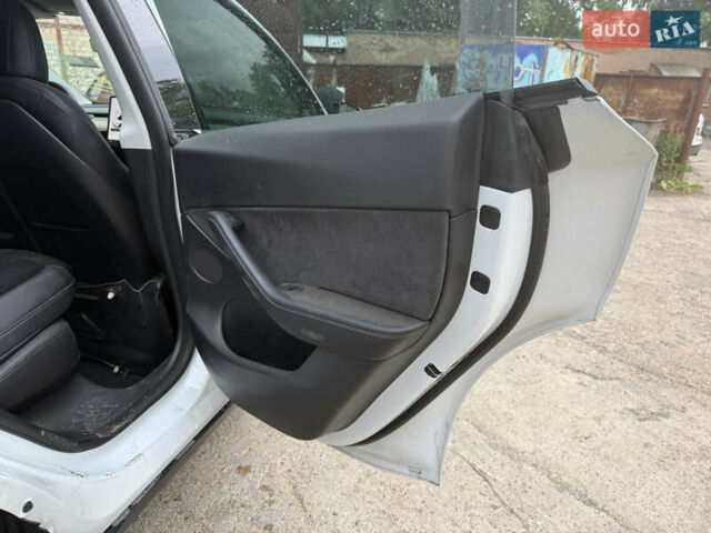 Белый Тесла Model Y, объемом двигателя 0 л и пробегом 36 тыс. км за 15500 $, фото 17 на Automoto.ua