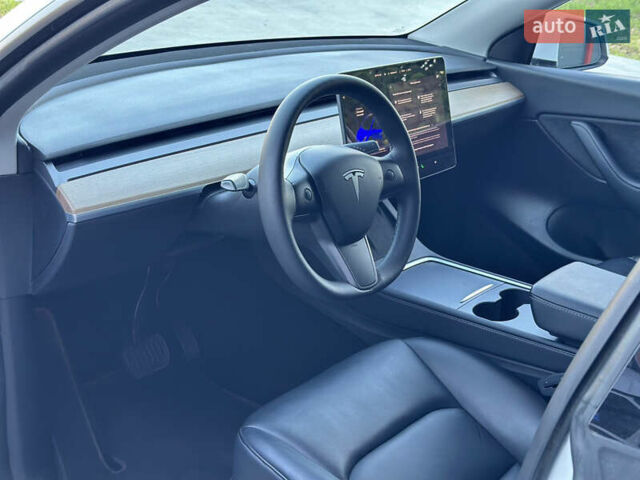 Белый Тесла Model Y, объемом двигателя 0 л и пробегом 55 тыс. км за 23900 $, фото 6 на Automoto.ua