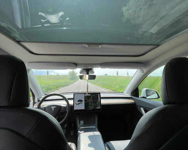 Белый Тесла Model Y, объемом двигателя 0 л и пробегом 76 тыс. км за 24900 $, фото 29 на Automoto.ua