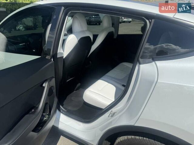 Тесла Model Y 2022 у Києві на Automoto.ua Білий Тесла Model Y, об'ємом двигуна 0 л та пробігом 28 тис. км за 33000 $, фото 6 на Automoto.ua