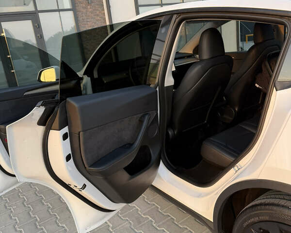 Белый Тесла Model Y, объемом двигателя 0 л и пробегом 74 тыс. км за 24800 $, фото 15 на Automoto.ua